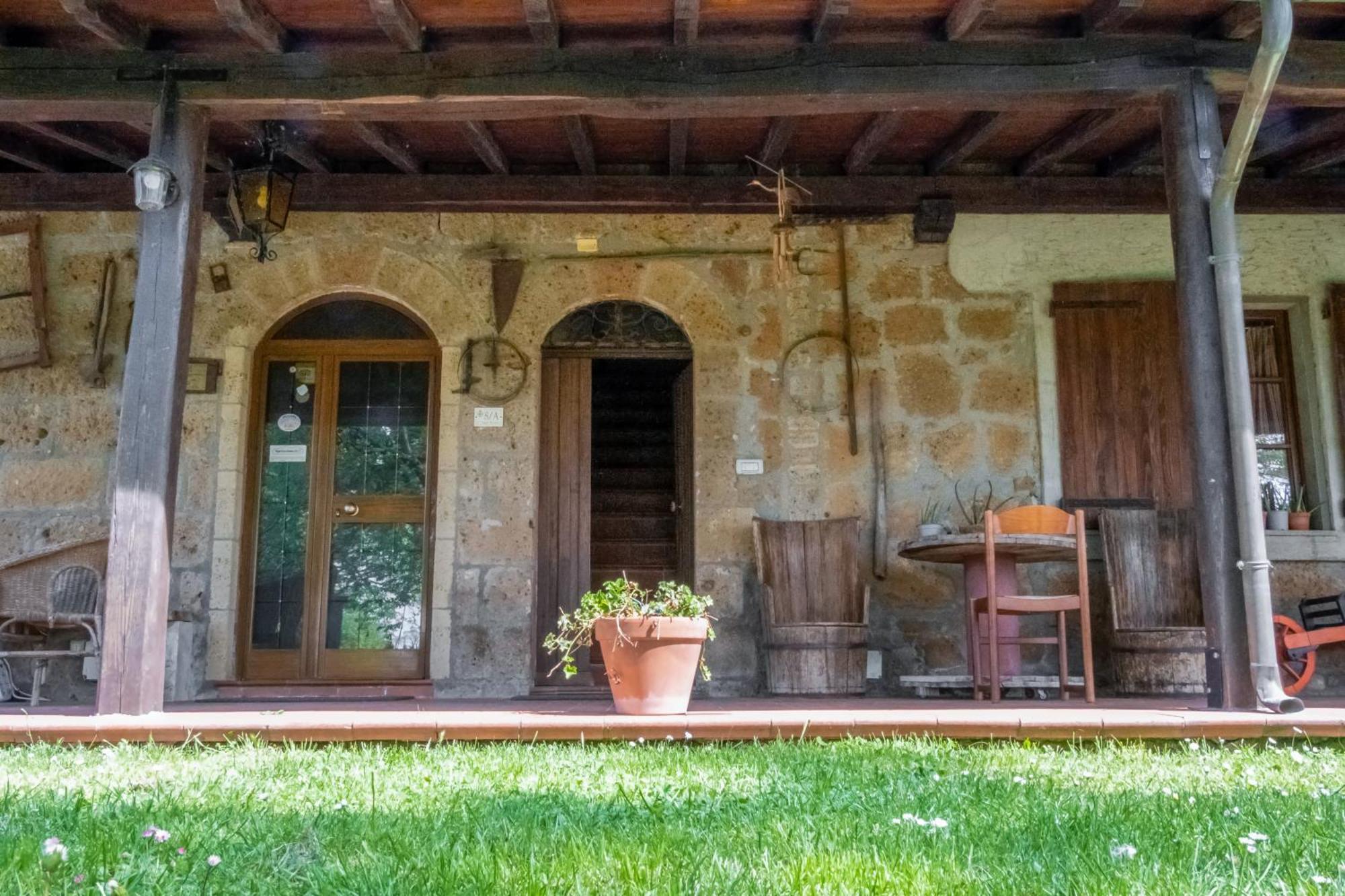 Bio Agriturismo Aia Del Tufo Сорано Экстерьер фото