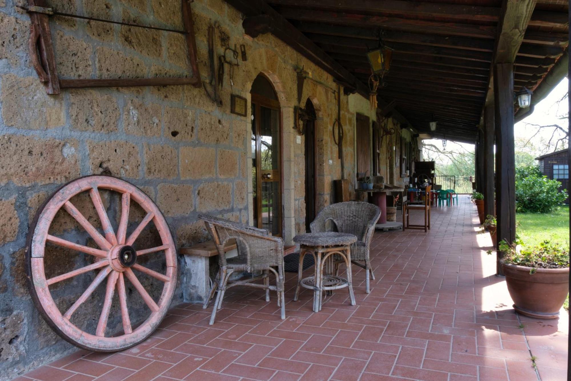 Bio Agriturismo Aia Del Tufo Сорано Экстерьер фото